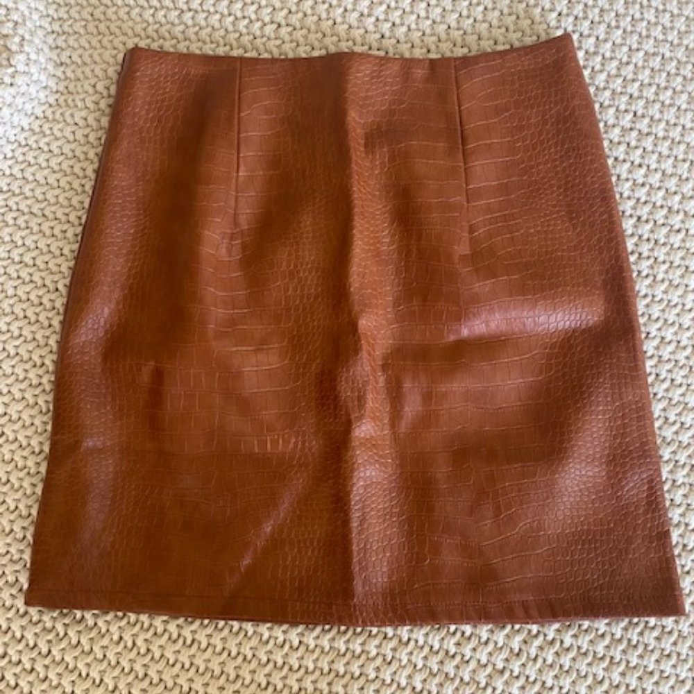 IDEM DITTO FAUX LEATHER SNAKESKIN PRINT MINI SKIRT (SIZE M)